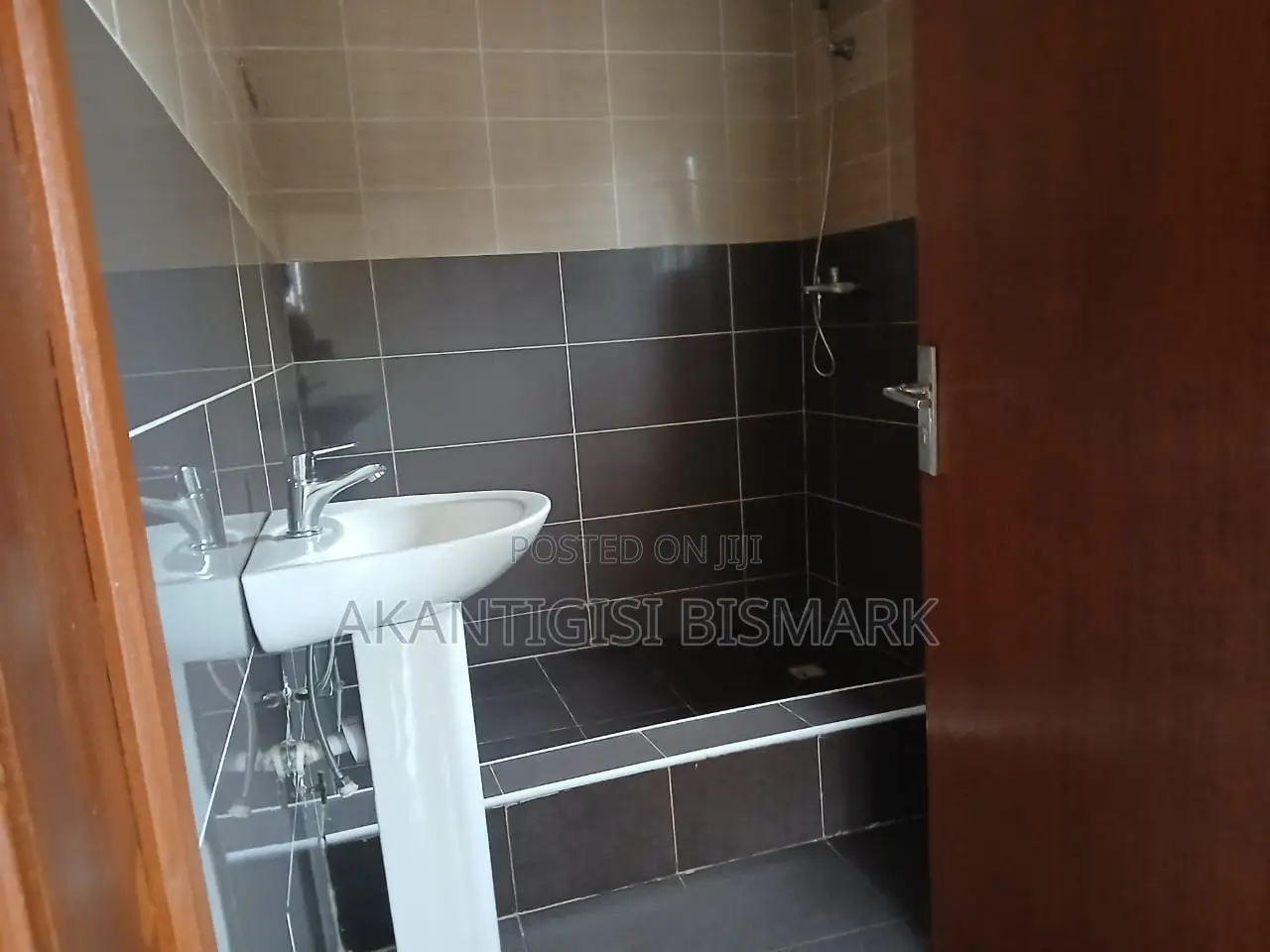 4bdrm House in Gl Properties, School Area for sale
