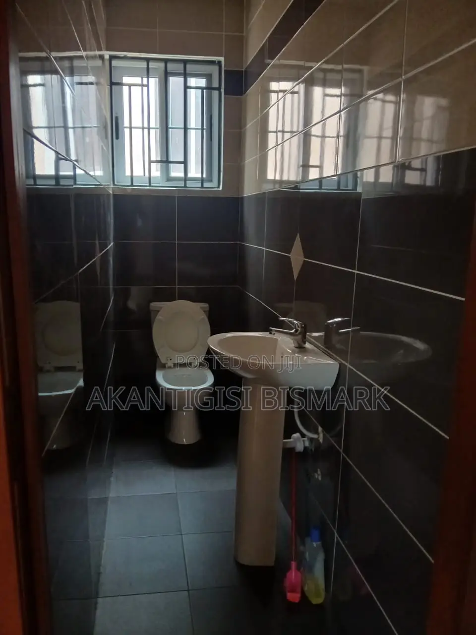 4bdrm House in Gl Properties, School Area for sale