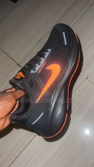 Nike Foot (Sneakers)