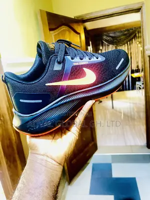 Nike Foot (Sneakers)