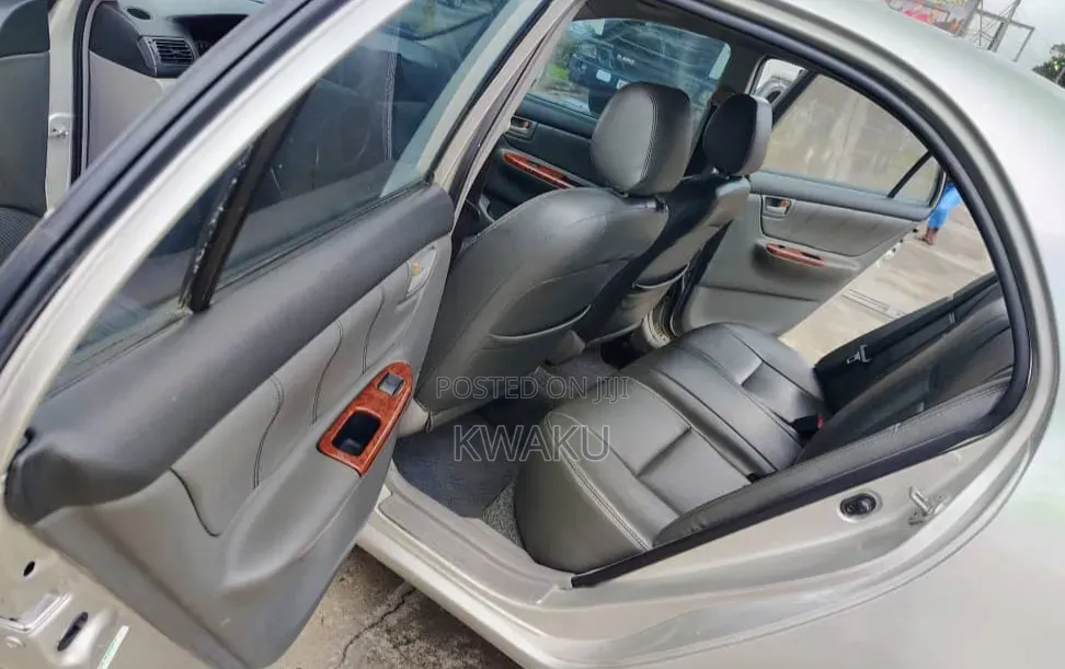Toyota Corolla Altis 2010 Silver
