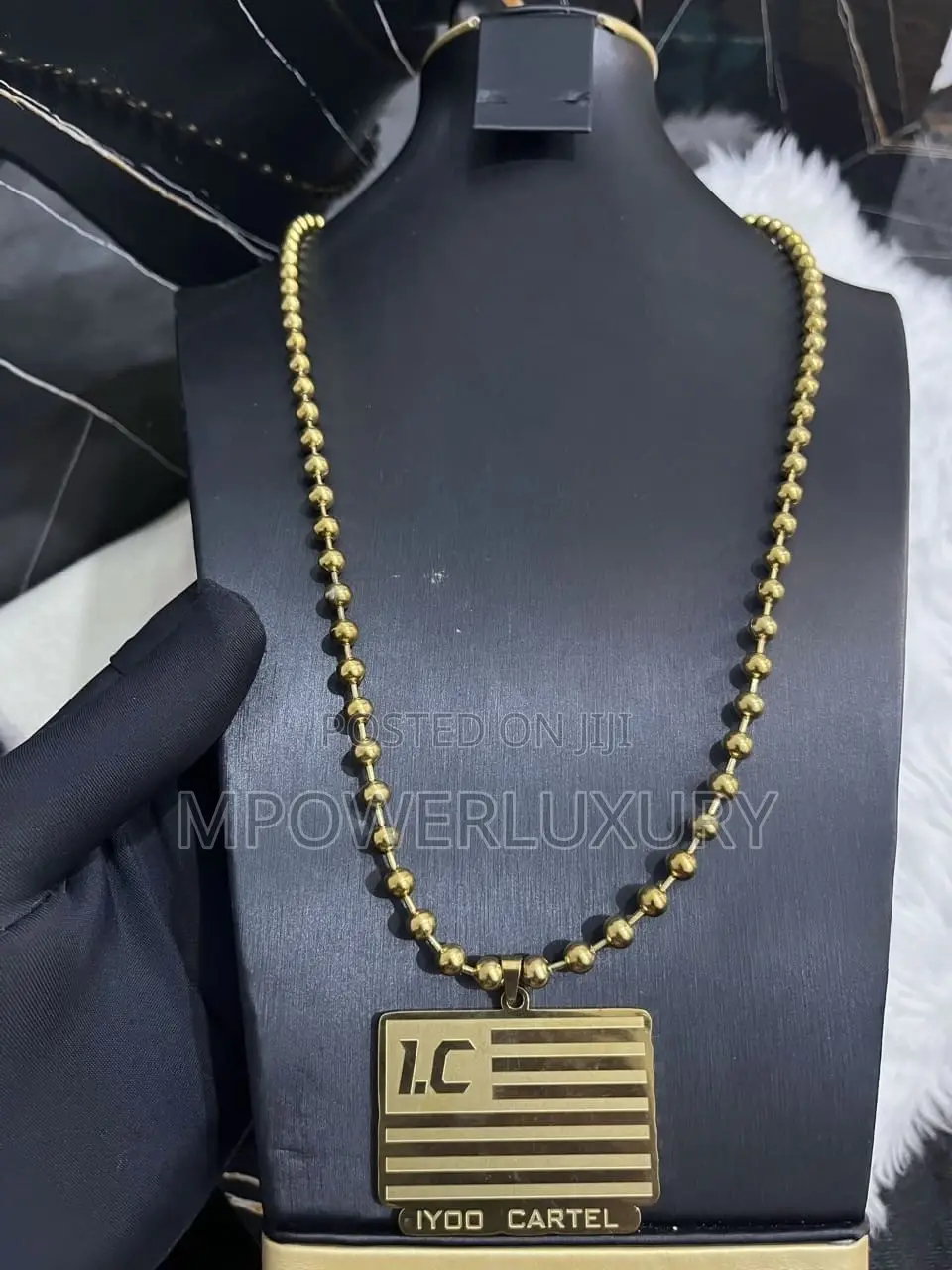 "Iyoo Cartel Chain" or "Cartel Flag Pendant