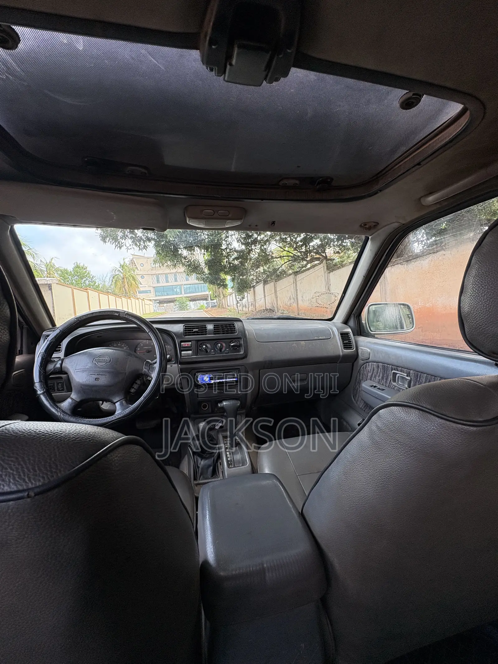 Nissan Frontier 2000 Silver