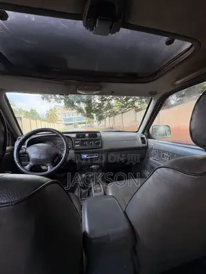 Nissan Frontier 2000 Silver