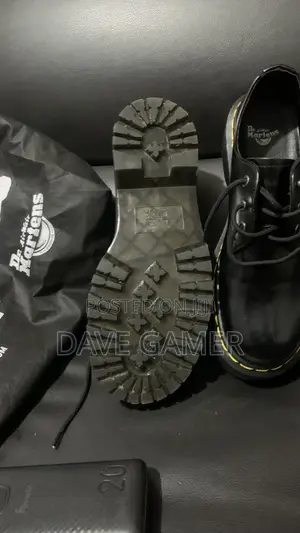 Original Dr. AirWair Martens Quand 1460 Shoe