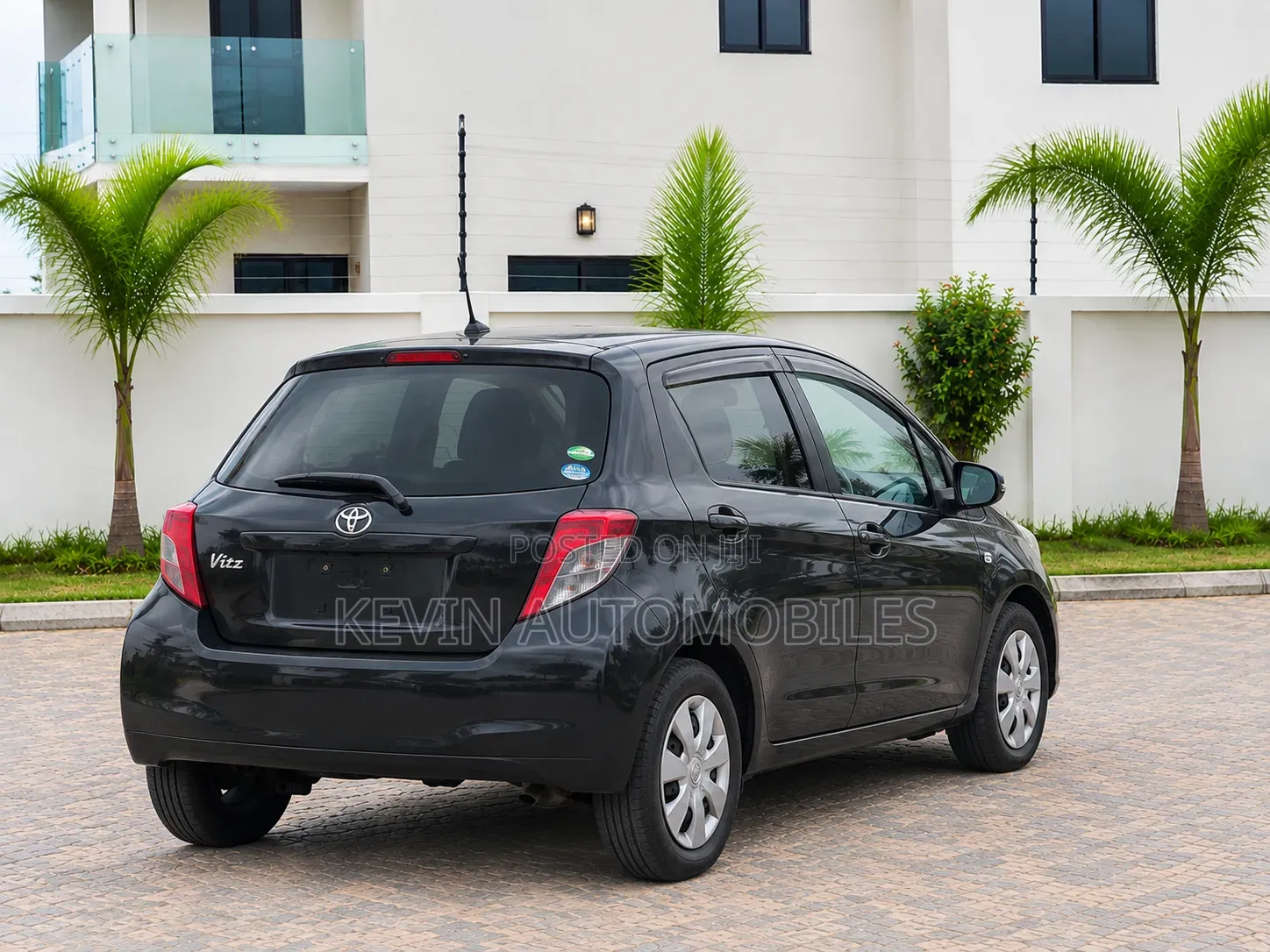 Toyota Vitz 1.3 AWD 3dr 2014 Black