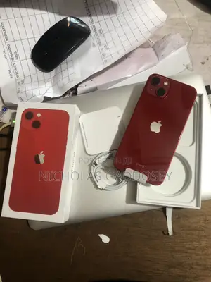 Apple iPhone 13 128 GB Red