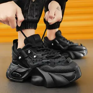 Smart Girl Wear Trendy All-Black Chunky Platform Sneakers