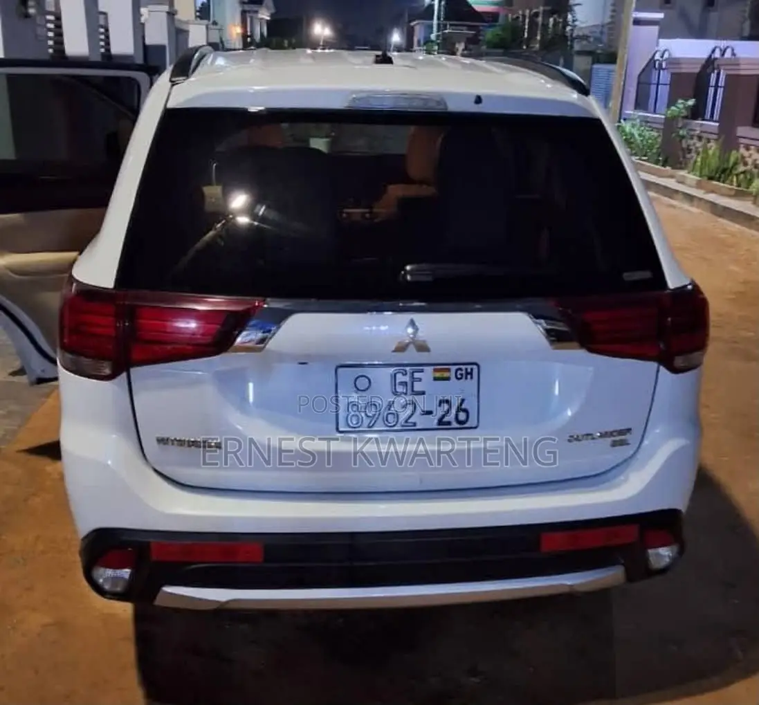 Mitsubishi Outlander 2017 White