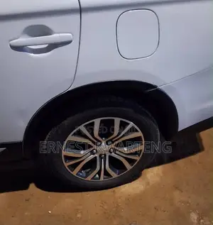 Mitsubishi Outlander 2017 White