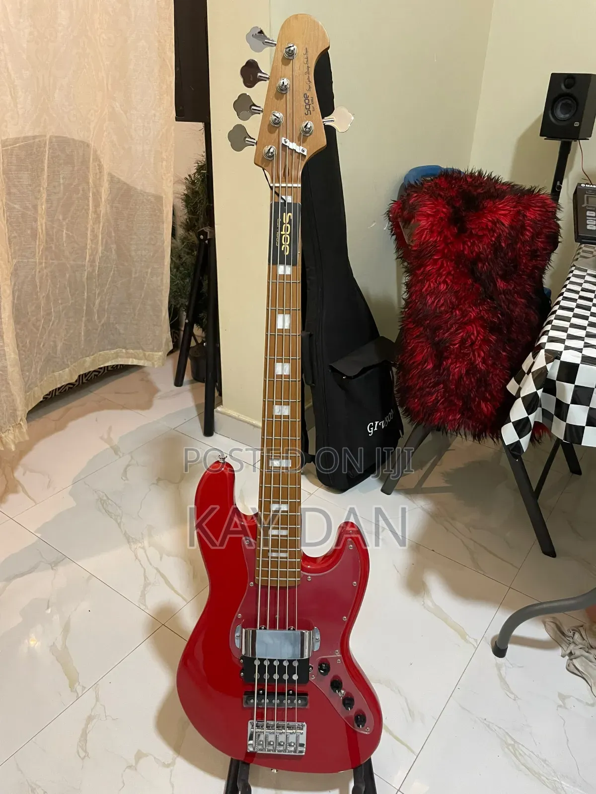 Sqoe Active Bass Guitar
