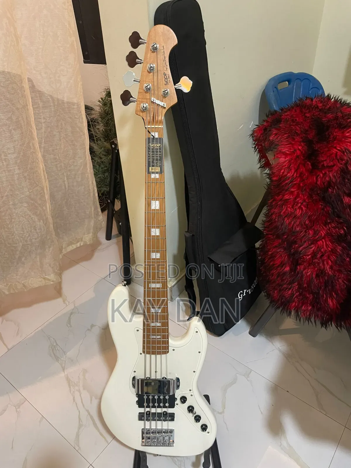 Sqoe Active Bass Guitar