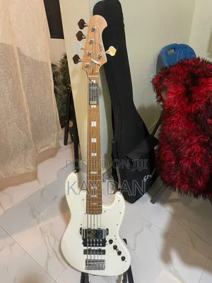 Sqoe Active Bass Guitar