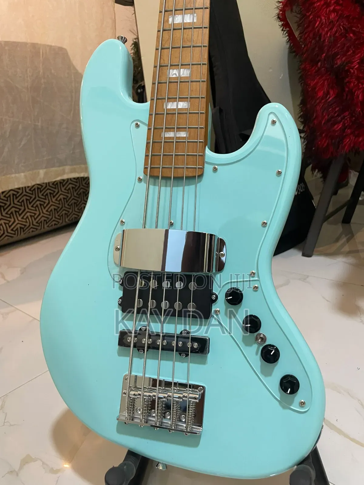 Sqoe Active Bass Guitar