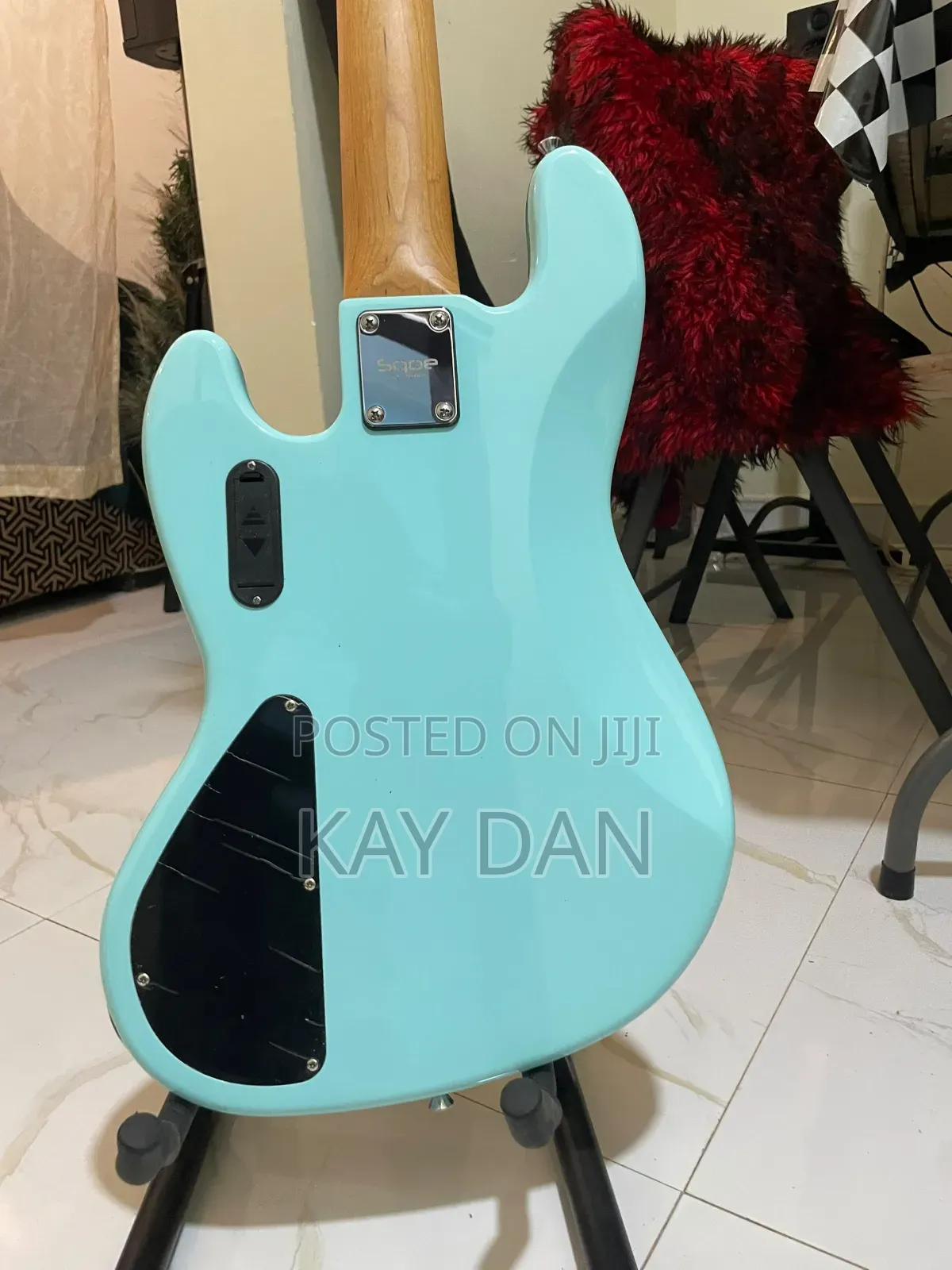 Sqoe Active Bass Guitar