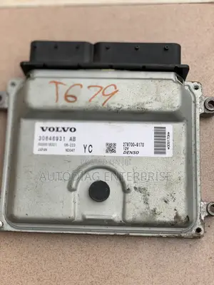 Volvo S80 XC90 V70 Engine Control Module ECM
