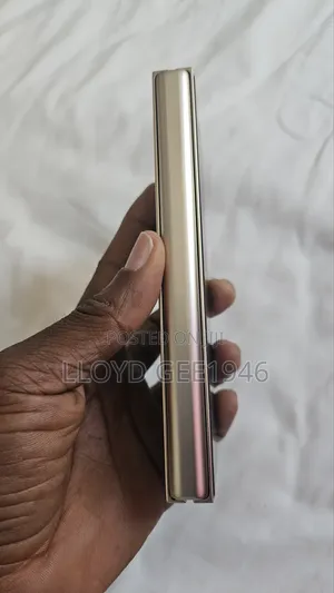 New Samsung W22 5G 512 GB Red