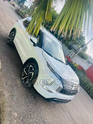 Mitsubishi Outlander 2023 White