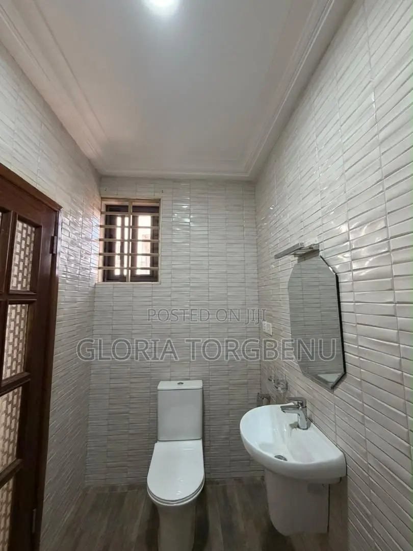 2bdrm Apartment in Ashaley Botwe for rent