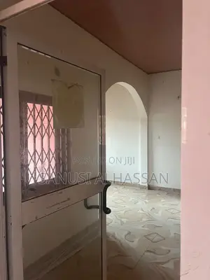 3bdrm Apartment in Old Barrier for rent