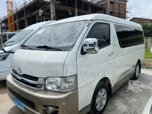 Toyota HiAce 2017 White