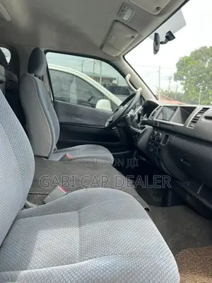Toyota HiAce 2017 White