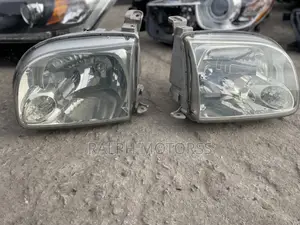 Toyota Tundra 2004-2006 Headlight