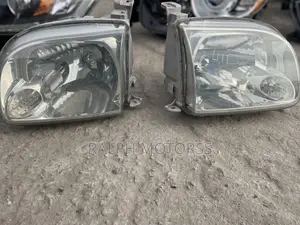 Toyota Tundra 2004-2006 Headlight
