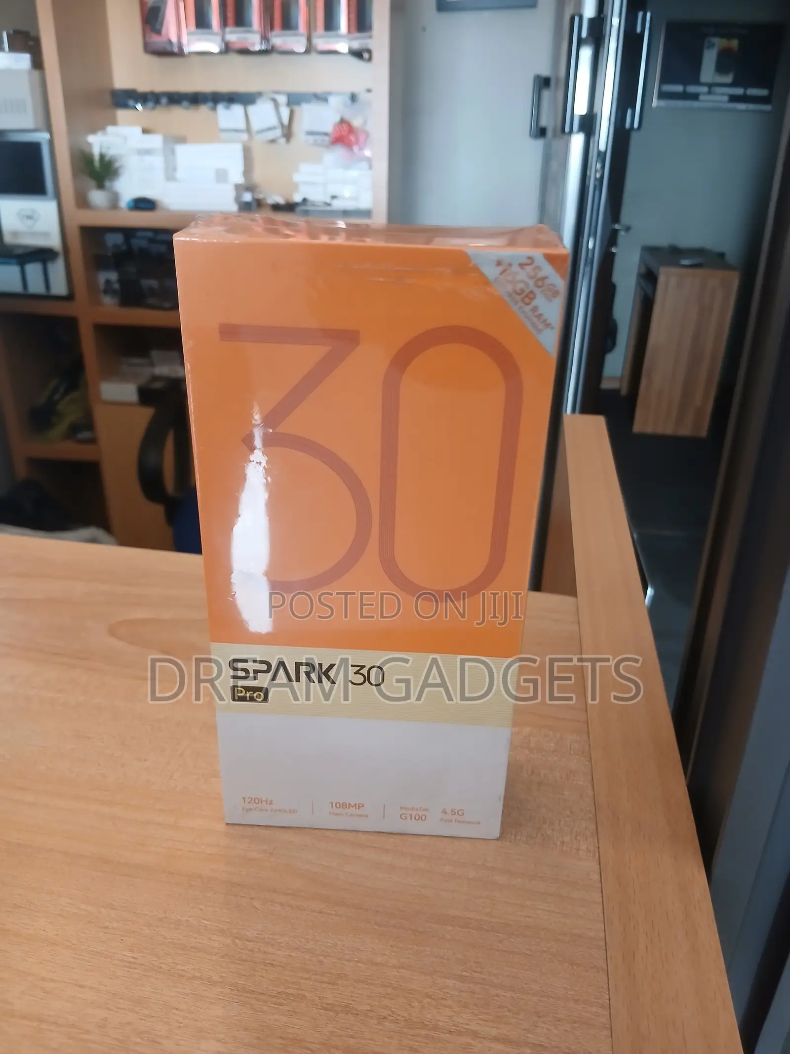 New Tecno Spark 30 Pro 256 GB Gold