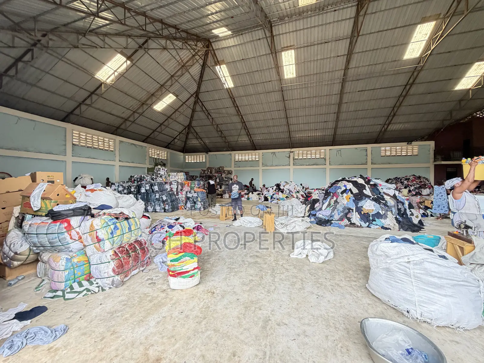 Warehouse for Sale at Kaase Oti Area.