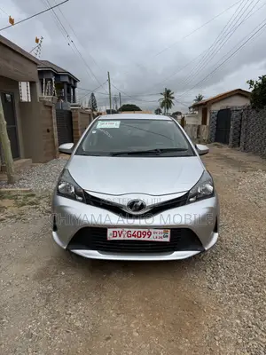 Toyota Vitz 2016 Silver