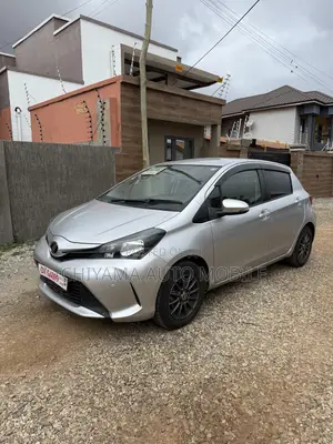 Toyota Vitz 2016 Silver