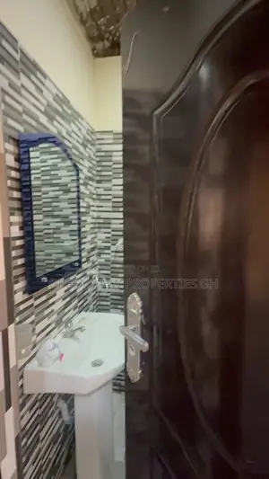 1bdrm Room & Parlour in West Hills Mall Area for rent