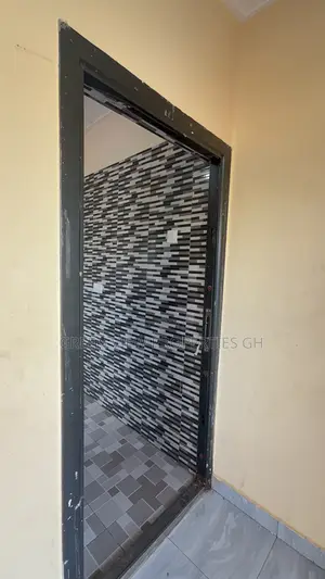 1bdrm Room & Parlour in West Hills Mall Area for rent