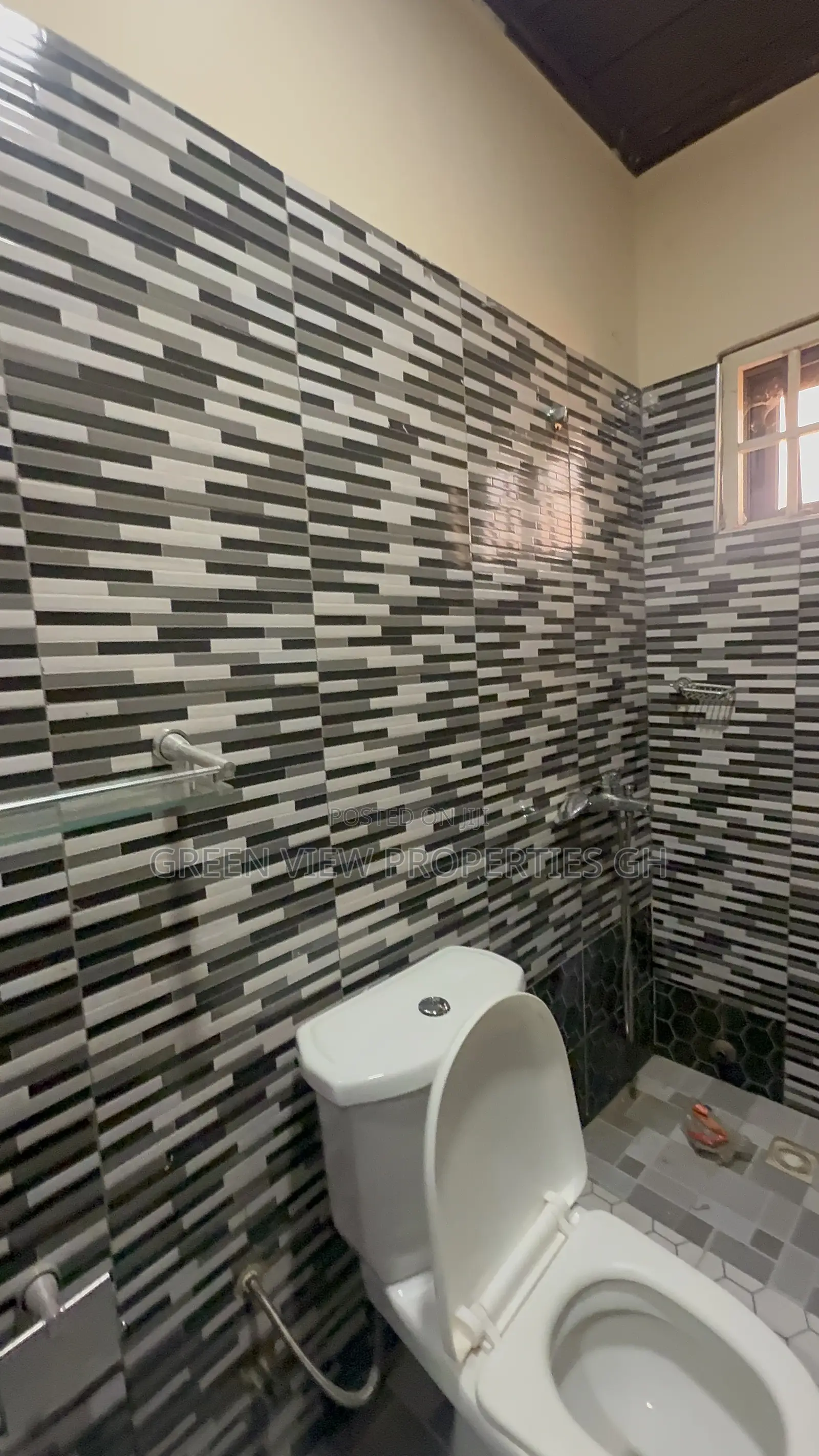 1bdrm Room & Parlour in West Hills Mall Area for rent