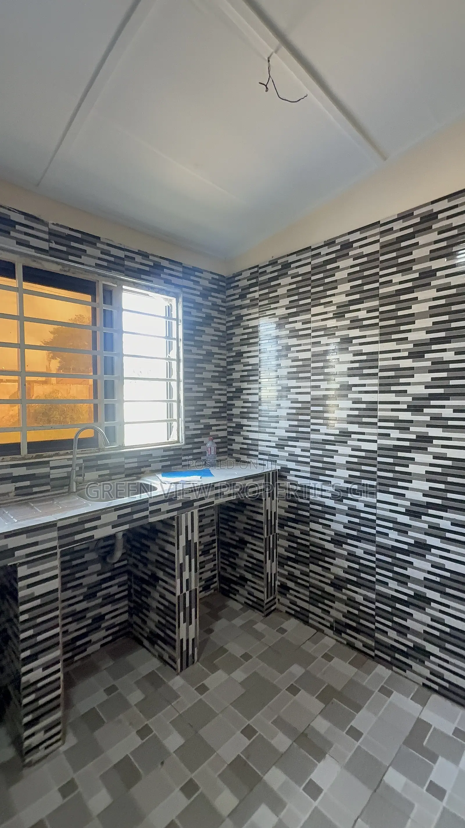 1bdrm Room & Parlour in West Hills Mall Area for rent