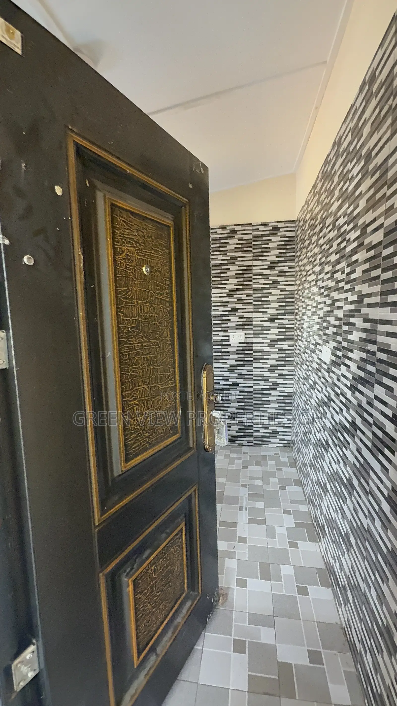 1bdrm Room & Parlour in West Hills Mall Area for rent