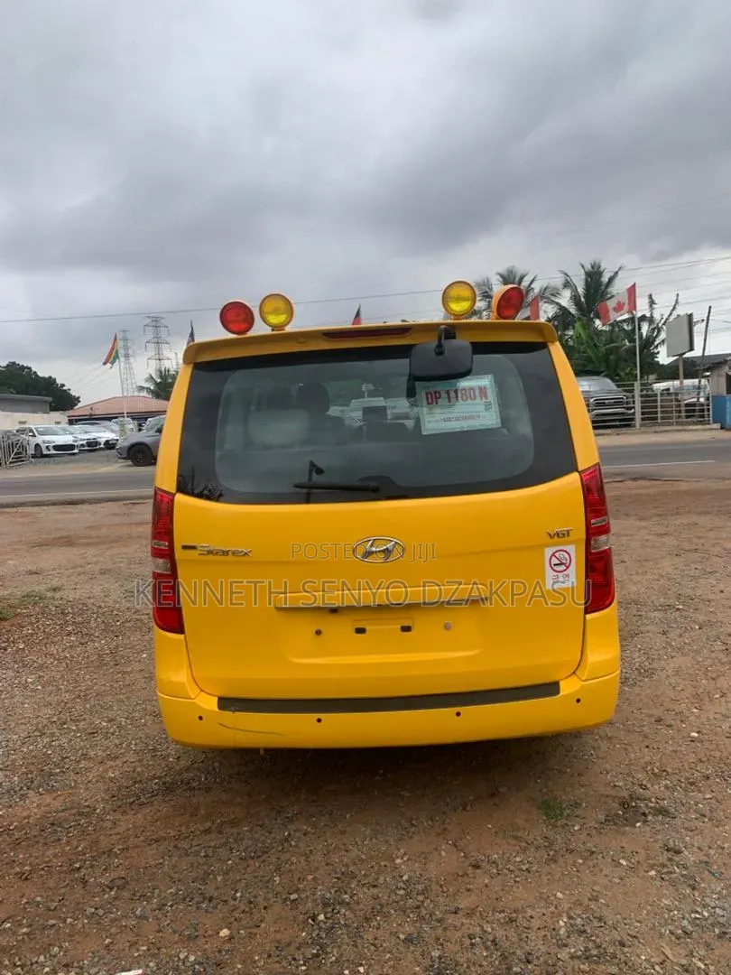 Hyundai H200 2015 Yellow