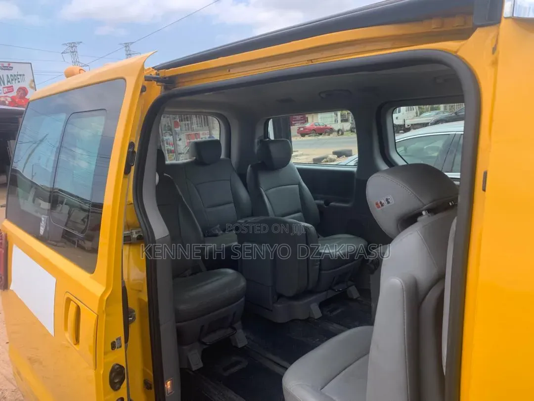 Hyundai H200 2015 Yellow