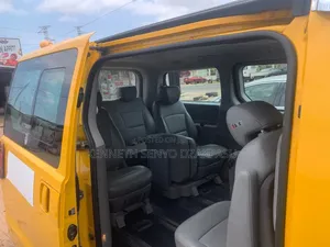 Hyundai H200 2015 Yellow
