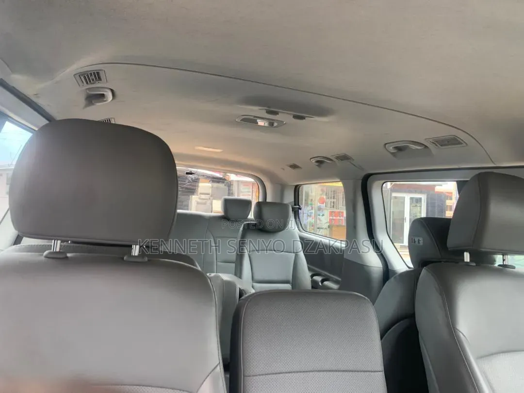 Hyundai H200 2015 Yellow