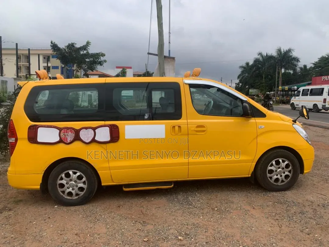 Hyundai H200 2015 Yellow