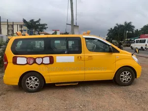 Hyundai H200 2015 Yellow