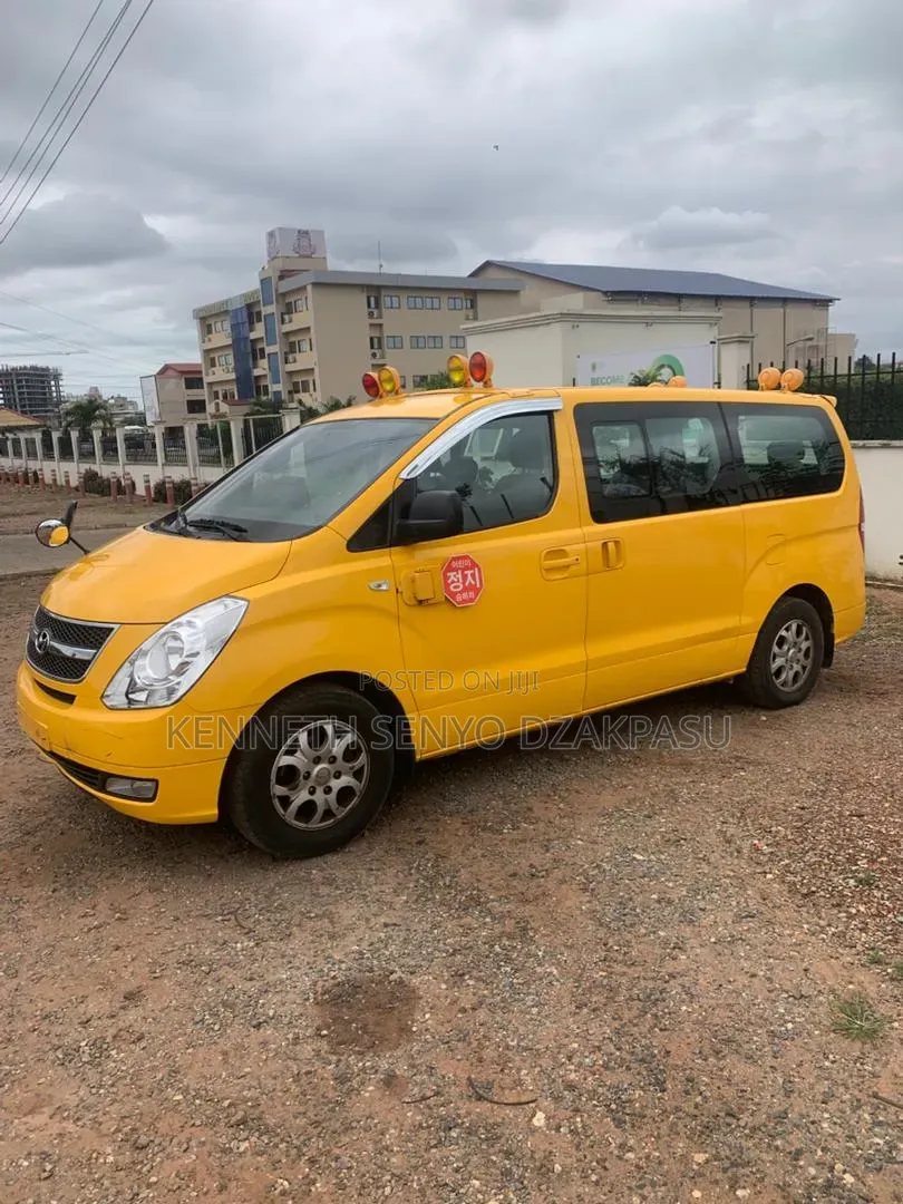 Hyundai H200 2015 Yellow