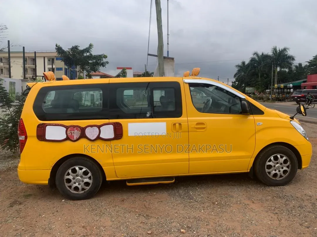 Hyundai H200 2015 Yellow
