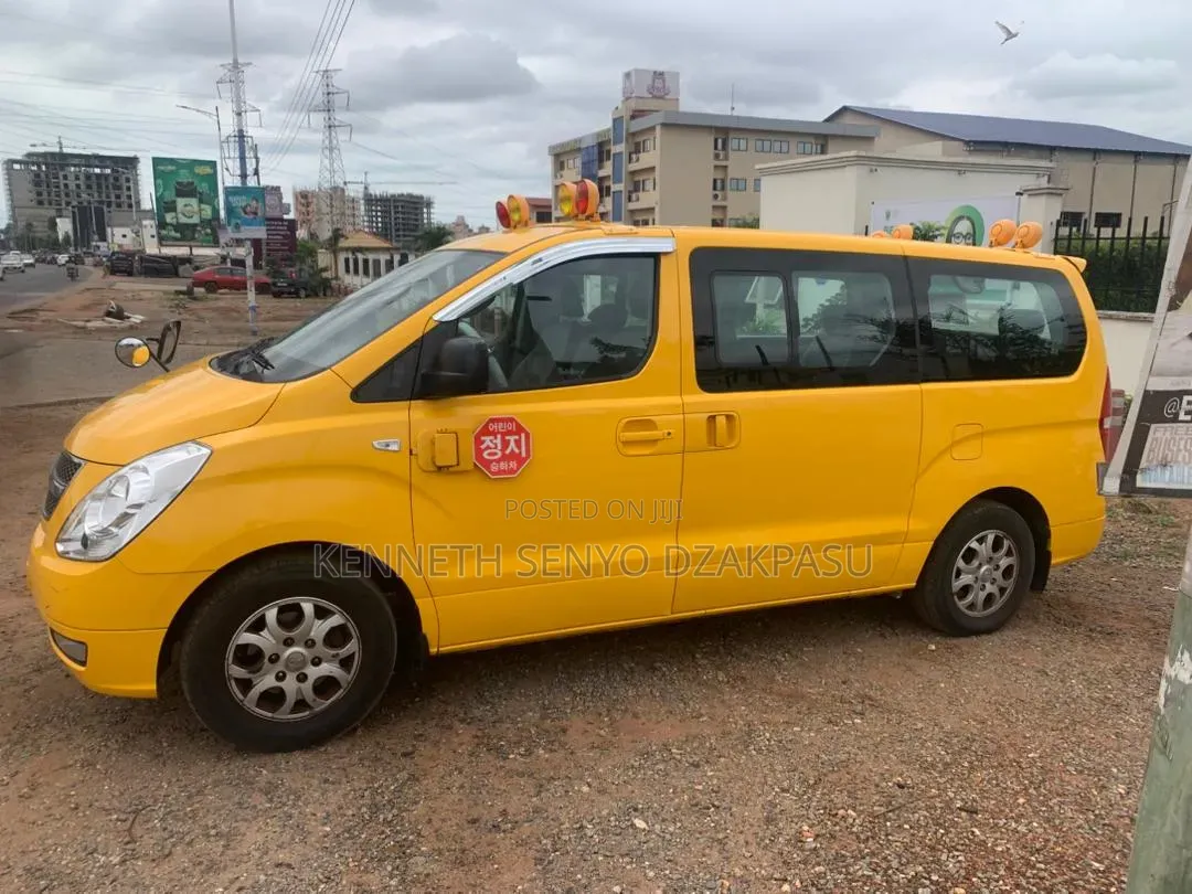 Hyundai H200 2015 Yellow