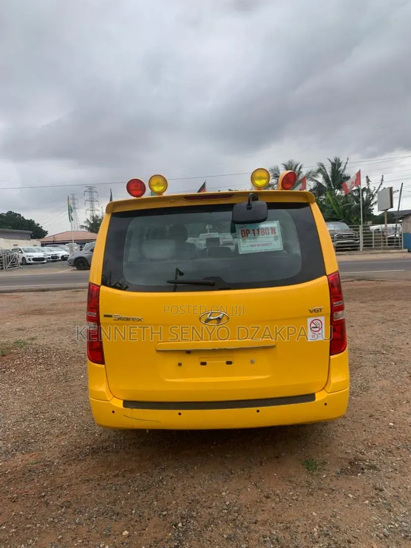 Hyundai H200 2015 Yellow