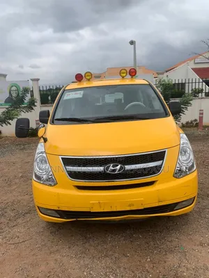 Hyundai H200 2015 Yellow