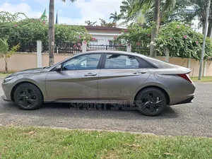 Hyundai Elantra SEL 2023 Gray