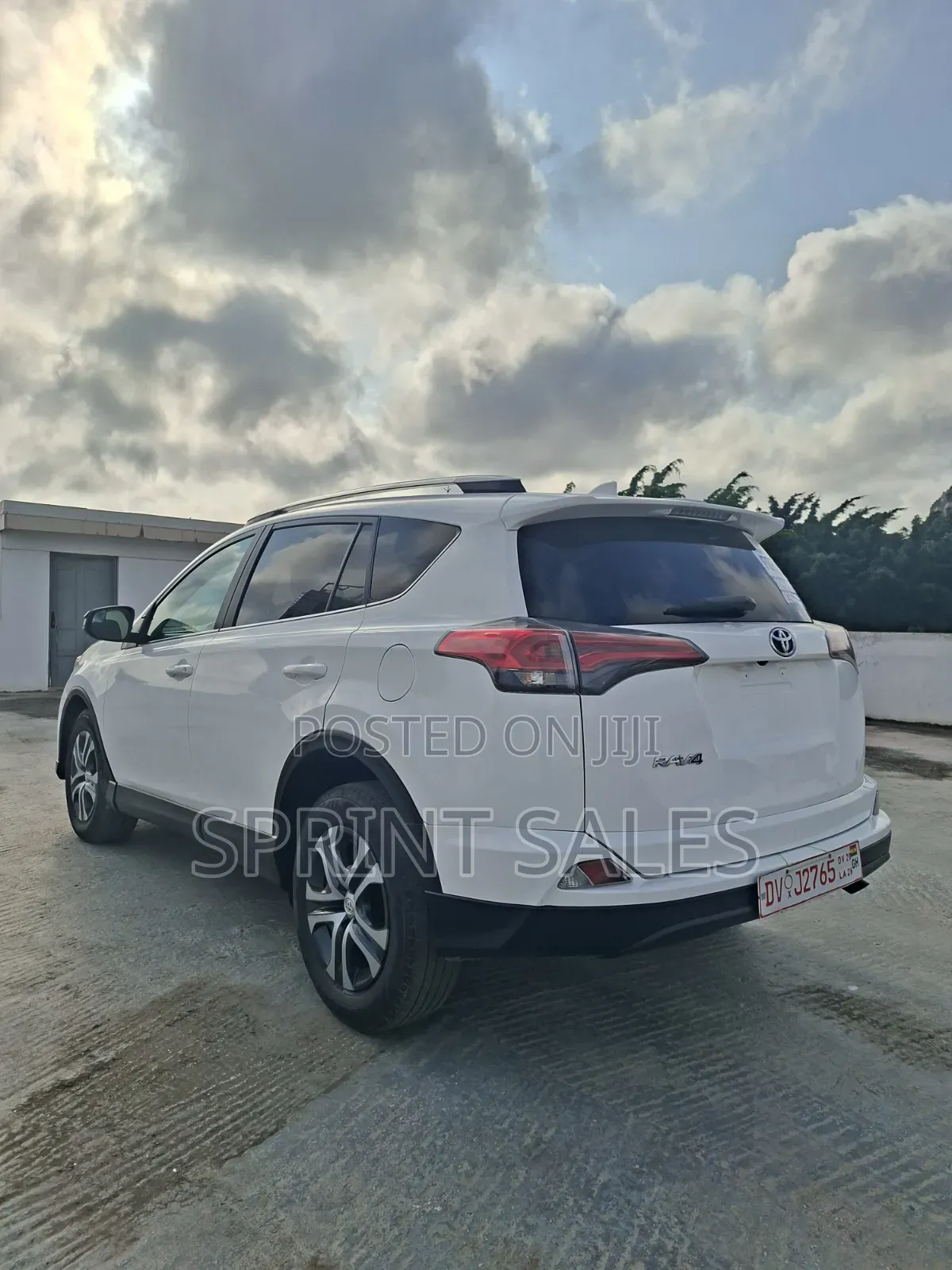 Toyota RAV4 LE AWD (2.5L 4cyl 6A) 2017 White